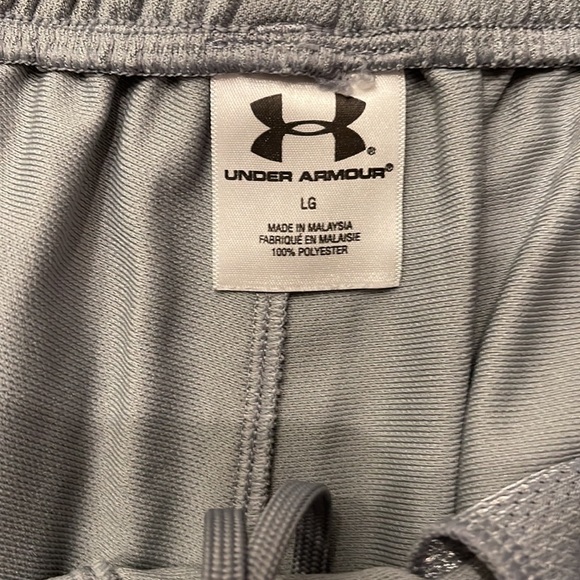 Under ArmourSweats - Picture 3 of 4